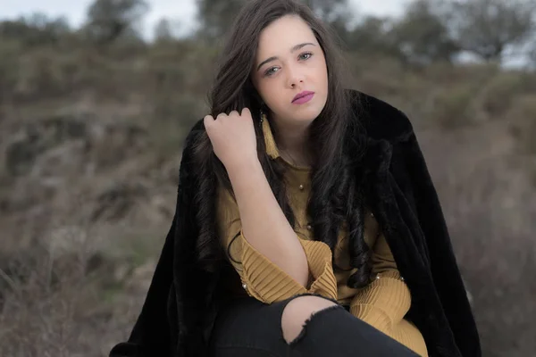 Retrato de uma jovem mulher — Fotografia de Stock