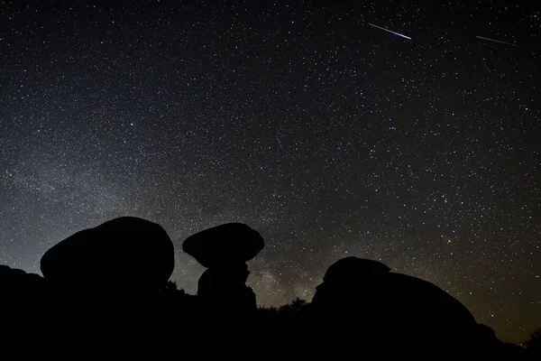 Estrellas Fugaces Fotografía Nocturna Área Natural Barruecos Extremadura España — Foto de Stock
