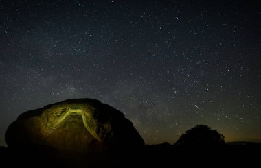 Gece fotoğraf Barruecos doğal alanı içinde. Extremadura. İspanya.