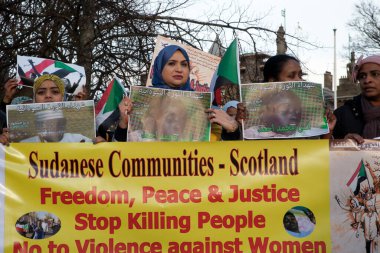 15 Ocak 2019 'da Edinburgh, İskoçya' da 200 'den fazla insan Sudan' daki insan hakları durumunu vurgulamak için Edinburgh 'daki İskoç Parlamentosu önünde bir protesto düzenledi. Halk Ömer el Beşir 'in diktatörlüğünü protesto etti,