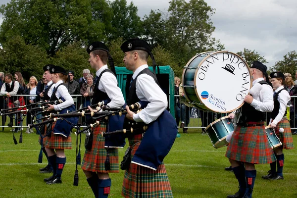 2016 Dünya Boru Grubu Şampiyonası 'nda Oban Boru Grubu. Şampiyonalar 12 ve 13 Ağustos tarihlerinde Glasgow Green Scotland 'da gerçekleşti..