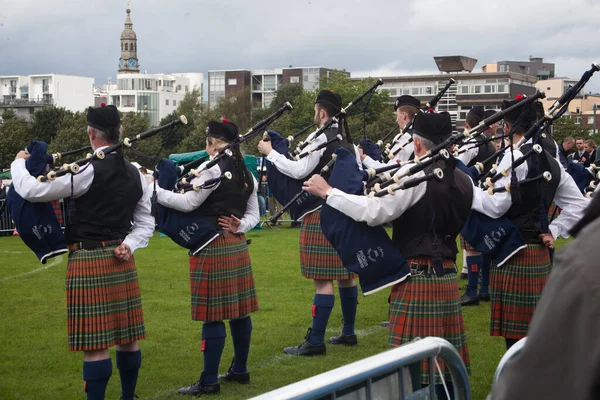 2016 Dünya Boru Grubu Şampiyonası 'nda Oban Boru Grubu. Şampiyonalar 12 ve 13 Ağustos tarihlerinde Glasgow Green Scotland 'da gerçekleşti..