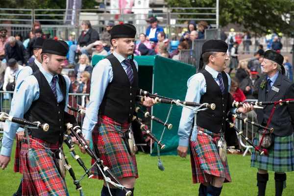2016 Dünya Boru Grubu Şampiyonası 'nda Upper Crossgare Boru Grubu. Şampiyonalar 12 ve 13 Ağustos tarihlerinde Glasgow Green Scotland 'da gerçekleşti..