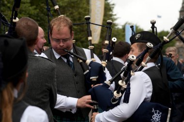 2016 Dünya Boru Grubu Şampiyonası sırasında Inveraray & District Boru Grubu. Şampiyonalar 12 ve 13 Ağustos tarihlerinde Glasgow Green Scotland 'da gerçekleşti..