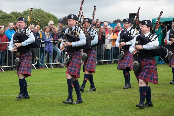 Bucksburn & District Pipe Band, Aberdeen Est. 1947, 2016 Dünya Boru Grubu Şampiyonası sırasında. Şampiyonalar 12 ve 13 Ağustos tarihlerinde Glasgow Green Scotland 'da gerçekleşti..