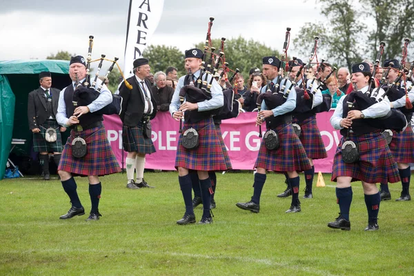 Bucksburn & District Pipe Band, Aberdeen Est. 1947, 2016 Dünya Boru Grubu Şampiyonası sırasında. Şampiyonalar 12 ve 13 Ağustos tarihlerinde Glasgow Green Scotland 'da gerçekleşti..