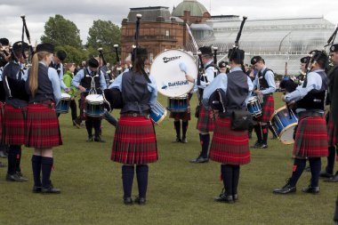 2016 Dünya Boru Grubu Şampiyonası sırasında Battlehill Boru Grubu. Şampiyonalar 12 ve 13 Ağustos tarihlerinde Glasgow Green Scotland 'da gerçekleşti..