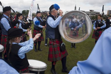 2016 Dünya Boru Grubu Şampiyonası 'nda Augharan Boru Grubu. Şampiyonalar 12 ve 13 Ağustos tarihlerinde Glasgow Green Scotland 'da gerçekleşti..