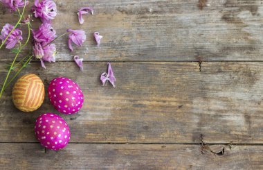 Dekupaj yöntemleri yapılan Paskalya yumurtaları