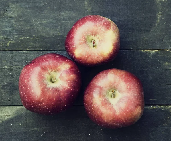 Frisch geerntete Äpfel — Stockfoto