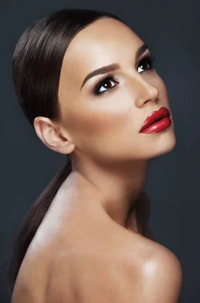 Retrato Mujer Hermosa Belleza Sobre Fondo Oscuro — Foto de Stock