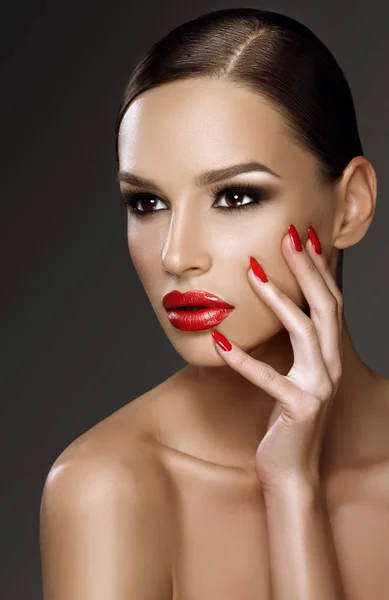 Retrato Mujer Hermosa Belleza Sobre Fondo Oscuro — Foto de Stock