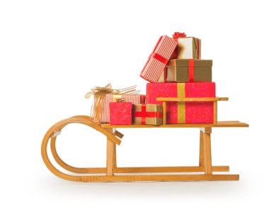 Beyaz arka plan üzerinde kızak Noel ile sunar