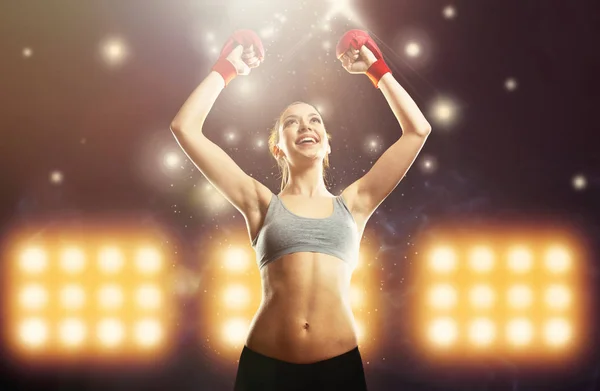 Joven Campeona Boxeadora Celebrando Victoria — Foto de Stock