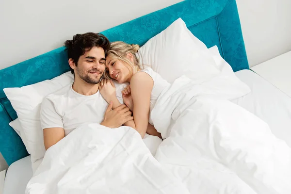 Young Loving Couple Lying Bed Enjoying — Stock Photo, Image