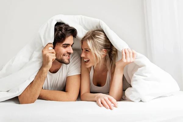 Young Loving Couple Lying Bed Enjoying — Stock Photo, Image