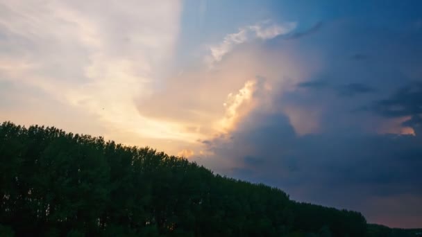 Die Natur Zeitraffer des Abendhimmels mit Sonnenuntergang — Stockvideo