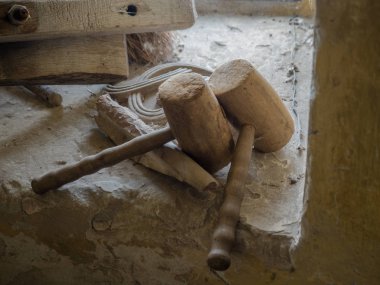 Eski kendi kendine yapılan ahşap çekici, çekiç .