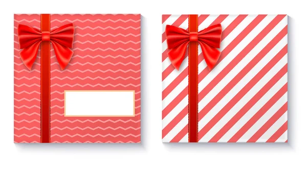 Geschenkboxen mit großer roter Schleife und Schleife auf weißem Hintergrund. — Stockvektor