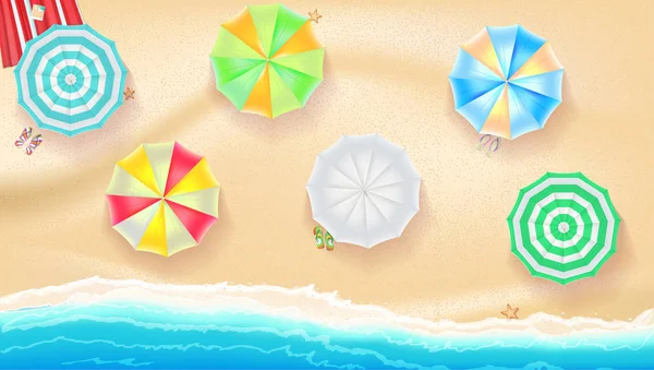 Set von bunten Sonnenschirmen auf dem Hintergrund ein Sand in der Nähe von Meeresbrandung — Stockvektor