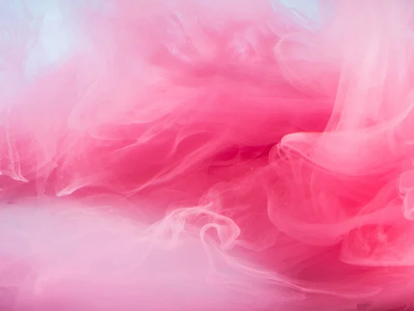 Fondo de color abstracto. Humo rosa, tinta en el agua, los patrones del universo. Movimiento abstracto, flujo multicolor congelado de pintura. Foto horizontal con enfoque suave, fondo borroso —  Fotos de Stock