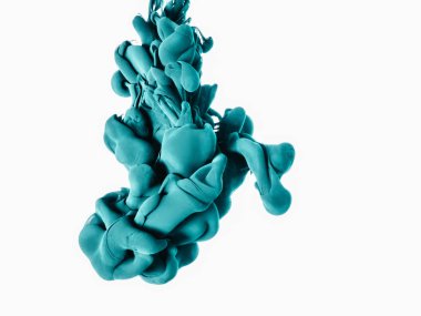 Beyaz arka plan üzerinde izole bir suda mürekkep girdap. Su yeşil boya. Renkli mürekkep su yakın çekim yumuşak dağıtım damlacıkları bir. Patlama renk akrilik mürekkep su sıçramalarına