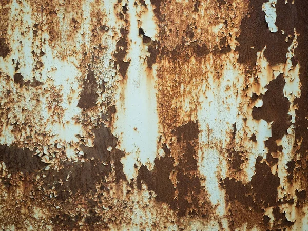 Υφή του παλιό σκουριασμένο μέταλλο με ραβδώσεις της σκουριάς και ραγισμένα, ξεφλούδισμα χρώμα. Επιφάνεια του Σκουριασμένο μέταλλο close-up με παλιά και ξεθωριασμένα χρώματα — Φωτογραφία Αρχείου