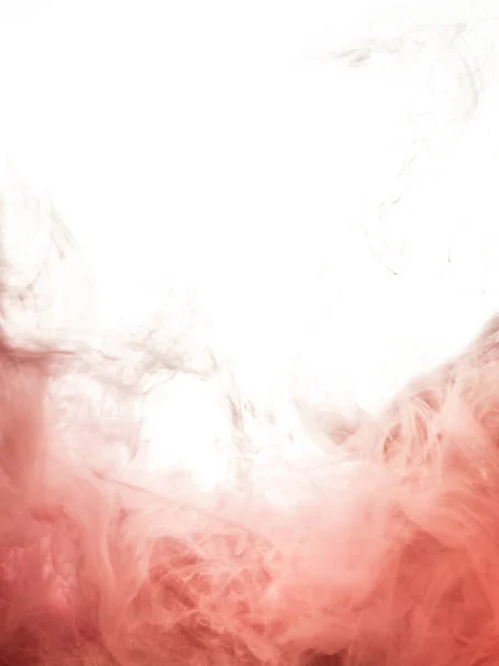 Inchiostro vorticoso in acqua isolata su fondo bianco. La vernice nell'acqua. Diffusione morbida goccioline di inchiostro rosa in primo piano acqua. Sfondo astratto. Esplosione di spruzzi di inchiostro acrilico giallo — Foto Stock