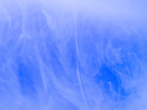 抽象の背景色。青い煙、水、宇宙のパターンでインク。抽象的な動き、ペイントの多色インク流量を凍結します。ソフト フォーカス、ぼやけた背景で水平の写真 — ストック写真