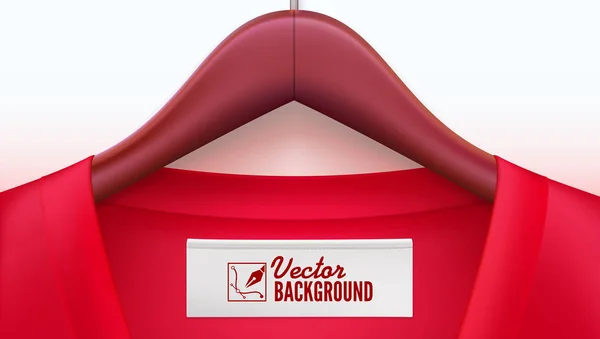 Cabides de roupas de madeira com t-shirt vermelha e etiqueta no pescoço. Modelo horizontal para publicidade de vendas ou recém-chegados. Etiqueta branca na roupa para o seu texto — Vetor de Stock