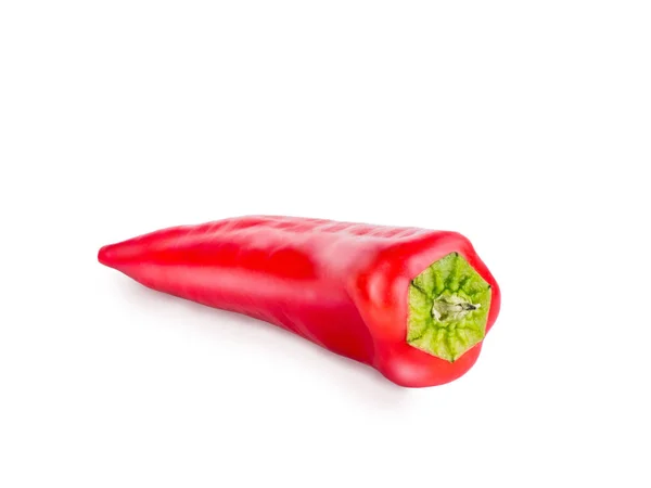 Piros paprika, zöld, elszigetelt fehér background farok. Retusált pepper textúra, vakító fény és árnyék. Close-Up Nézd — Stock Fotó