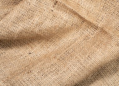 Kahverengi çuval bezi dokusu, yakın görüş. Buruşuk çuval bezi, soyut arka plan. Kahverengi Hopsack.