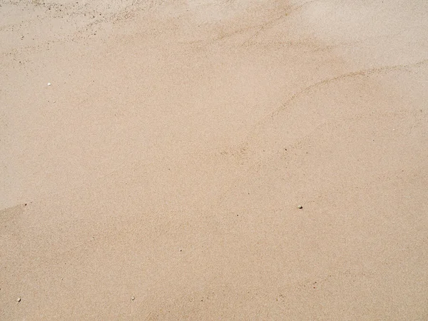 Текстура желтого песка, крупный план. Абстрактный фон. Фотография сделана на египетском пляже в феврале . — стоковое фото