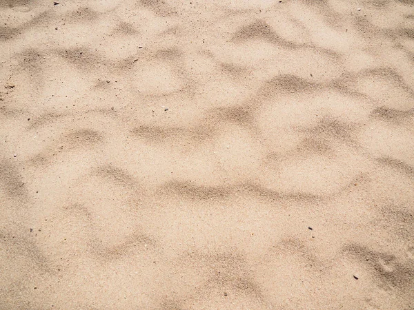 Texture of brown sand, close up view. Abstract pattern on sand. Egyptian beach in february, abstract background. Selective soft focus. Blurred background. — Stock Photo, Image