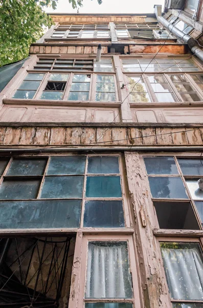 Old tall house in Georgia — Stock Photo, Image