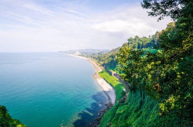 Panorama Sahili ve Georgia 'daki yüksek bir dağdan şehir manzarası
