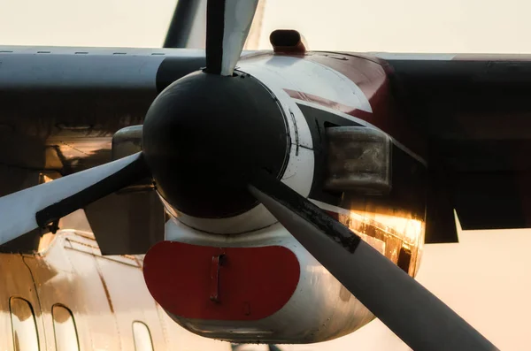 Lâminas de hélice de um velho avião vintage de perto — Fotografia de Stock