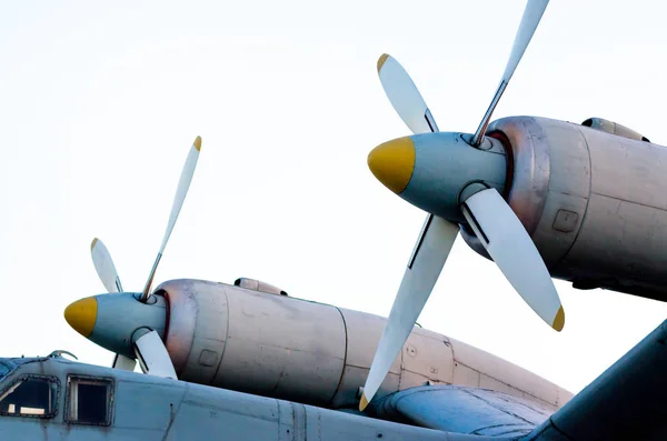 老式飞机的螺旋桨发动机 — 图库照片
