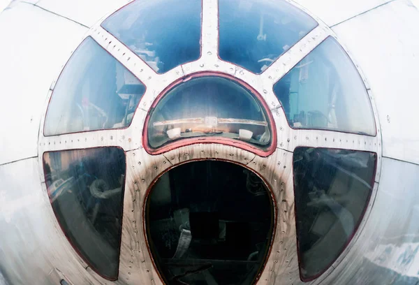 Cockpit de um avião antigo de perto — Fotografia de Stock