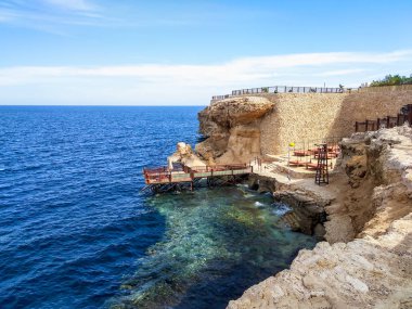 Mısır 'da Kızıldeniz' de sahili olan mercan kayalıkları