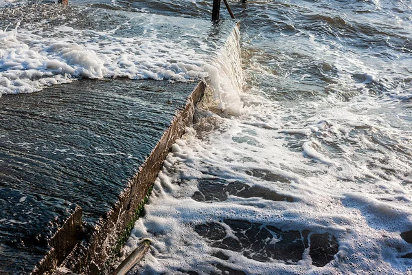 Морські Хвилясті Перерви Набережній — стокове фото