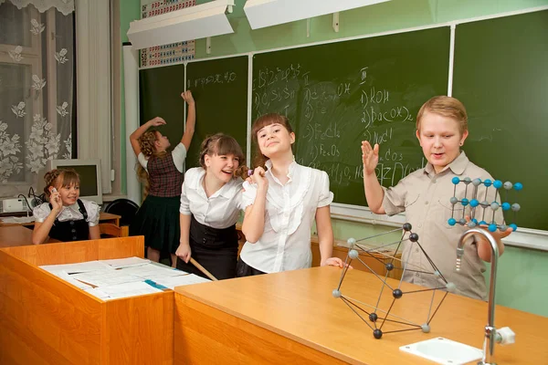 Schüler Der Pause Der Tafel — Stockfoto