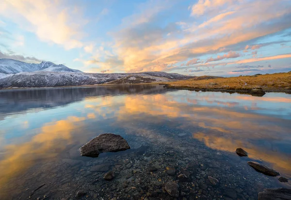 Hösten i altai — Stockfoto