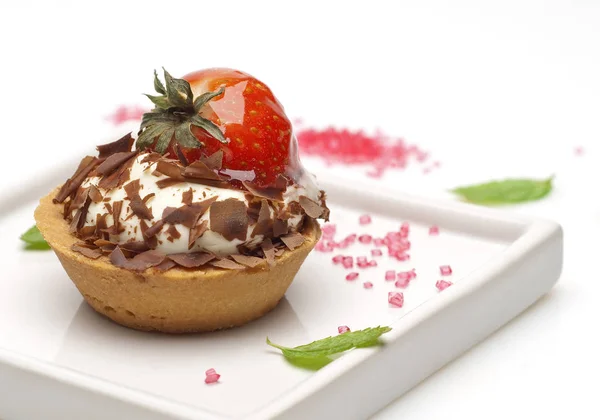 Strawberry Cream Tartlet Chocolate Flakes White Modern Plate — Stock Photo, Image