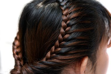 Güzel saç modeli örgü örgü saç kadın