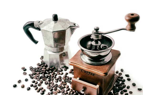 Máquina de café com grão de café no fundo branco — Fotografia de Stock