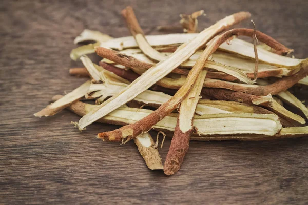 Raiz de alcaçuz cozida usada na medicina herbal chinesa — Fotografia de Stock