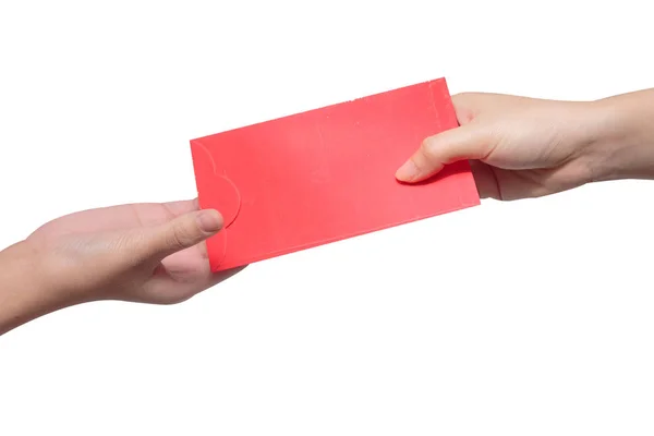 Main donner de l'argent en enveloppe rouge à quelqu'un pour le Nouvel An chinois — Photo
