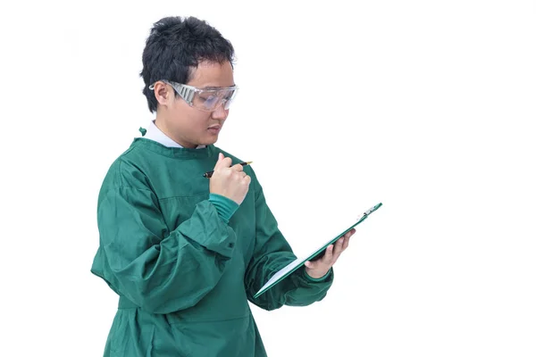 Ázsiai sebész férfi kitöltésével az orvosi rekord, orvosi és egészségügyi concepta Védőruházat — Stock Fotó