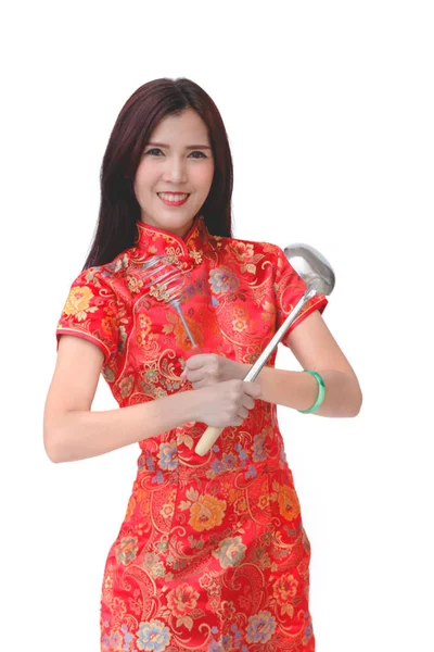 아시아 여자 들고 kitche 전통적인 Cheongsam 옷을 입고 — 스톡 사진